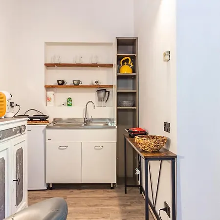 Parking & Garden - Self Ck-in & Access Como